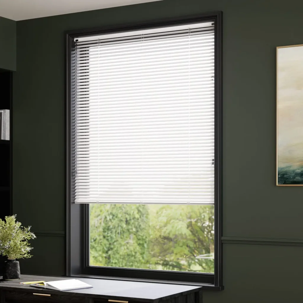 Atelier Warmest white Venetian Blind